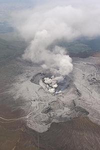 阿蘇山噴火の様子の写真