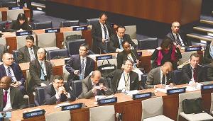 国連総会第1委員会の議場の日本政府代表団の写真