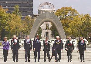 各国外相が広島市の平和記念公園を訪問した写真