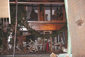 襲撃テロの現場となったレストランの写真