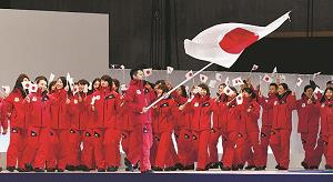 開会式で入場する日本代表選手団の写真