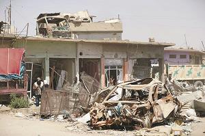 荒廃したモスルの街の写真