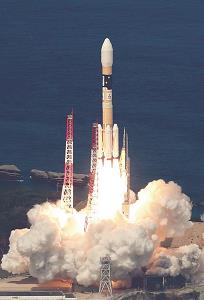 鹿児島県の種子島宇宙センターから打ち上げられた「みちびき３号」の写真