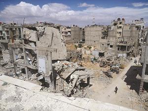 ダマスカス近くの東グータ地区の住宅地が爆撃で屋根も壁も崩れ落ちている様子の写真