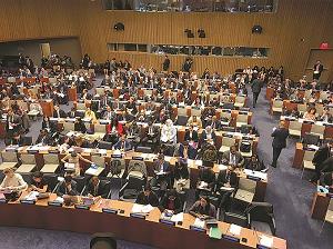 「核兵器廃絶決議案」が採択された国連総会の第１委員会（軍縮・安全保障）の様子の写真