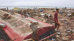 津波の後のスマトラ島南部の写真