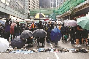 香港のデモ衝突の写真