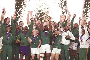 ラグビーワールドカップで優勝した南アフリカチームの写真