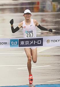 中央大学4年で初マラソンの堀尾謙介選手の写真