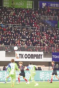 Ｊ1開幕戦の湘南対浦和の試合の写真
